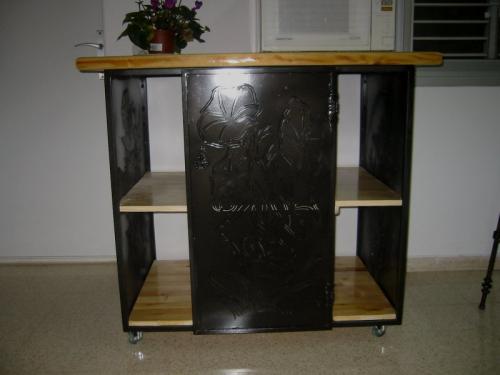 מזנון ברזל ועץ