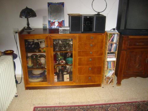 שידה עם מגרות