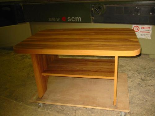 שולחן לסלון עם מדף עיתונים 2